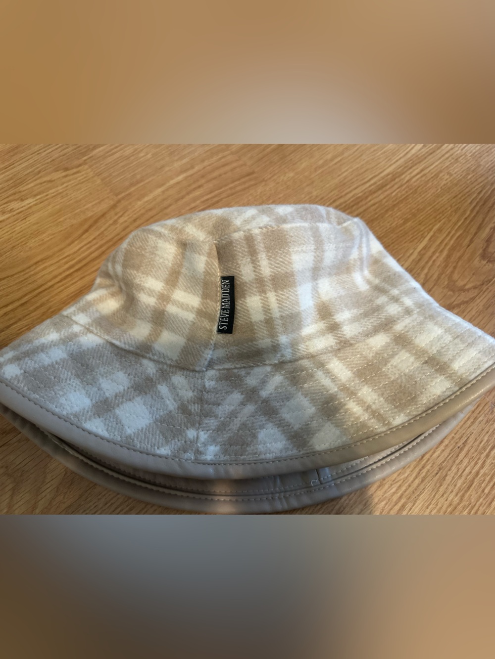 Steve Madden Plaid Bucket Hat in Beige and Cream